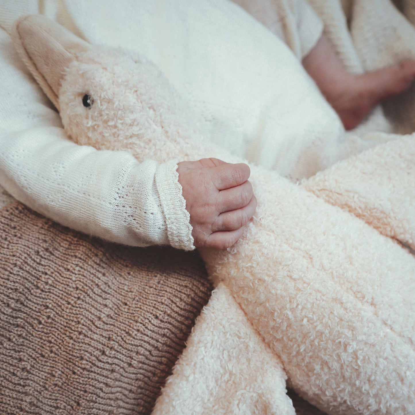 Liva (beige) - Rechargeable heartbeat comforter